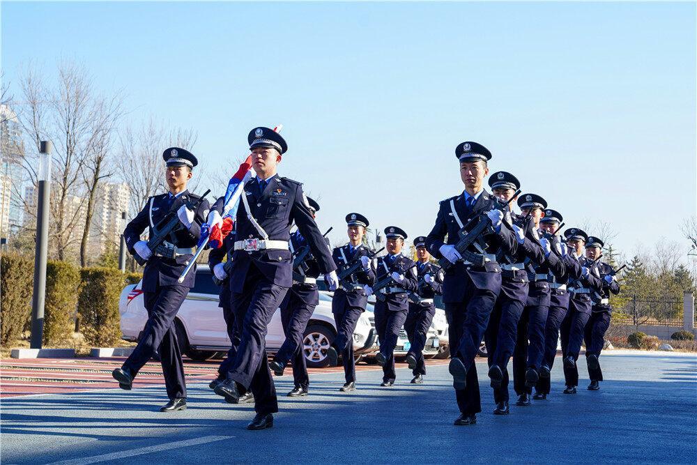 【攝影報道】慶陽市公安局西峰分局舉行升警旗儀式，慶祝第四個中國人民警察節